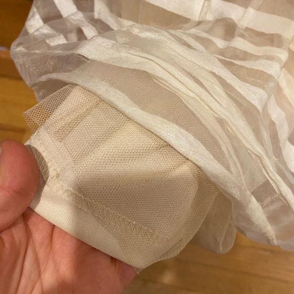 Cute lace cream coloured dress - Picture 2 of 7